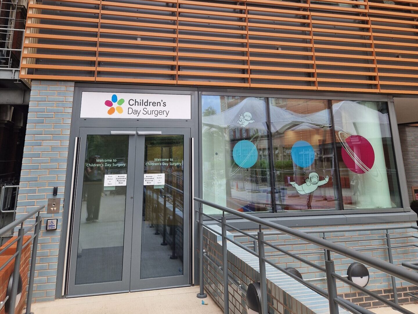 Image of the entrance to the Children's Day Surgery Unit